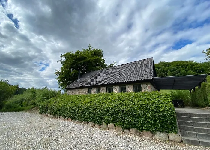 Stenhuset I Pilbrodalen Ferienhaus *
